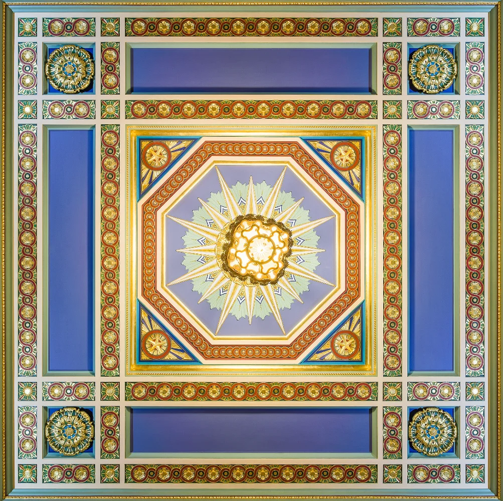 Maçonaria Azul: o Simbolismo da Cor nos 3 Graus Simbólicos 1 Maçonaria Azul: teto azul e dourado do Freemasons' Hall, em Londres